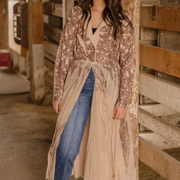 The Tooled Loretta - Picture 2 of 6